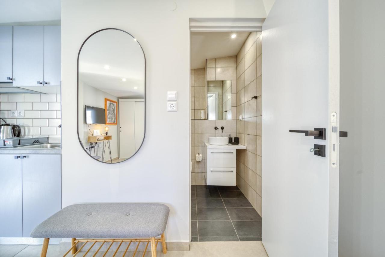 Chic Rooftop Studio W/ Terrace - Near Acropolis Athen Eksteriør bilde