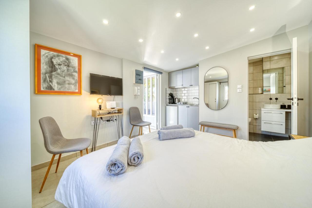 Chic Rooftop Studio W/ Terrace - Near Acropolis Athen Eksteriør bilde